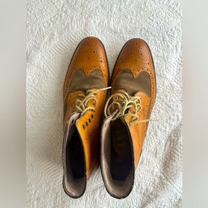 Sharp and clean wingtip boots. Leather and suede combo. Men’s 12. Joseph Abboud.